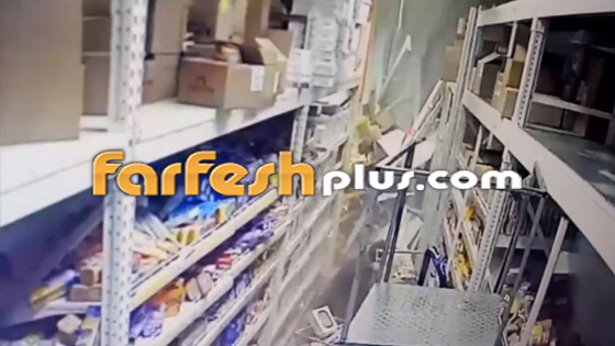 فيديو غريب: شاحنة تخترق جدار متجر وتدهس المتسوقين والرفوف والبضائع صورة رقم 6