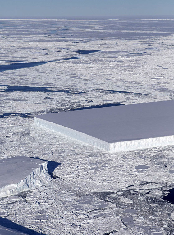 جرف جليدي عملاق على شكل تابوت يبحر في المحيط منذ 18 عاما يتنبأ بنهاية العالم! صورة رقم 2