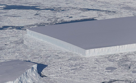 جرف جليدي عملاق على شكل تابوت يبحر في المحيط منذ 18 عاما يتنبأ بنهاية العالم! صورة رقم 4