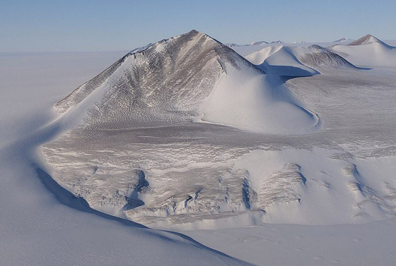 جرف جليدي عملاق على شكل تابوت يبحر في المحيط منذ 18 عاما يتنبأ بنهاية العالم! صورة رقم 6