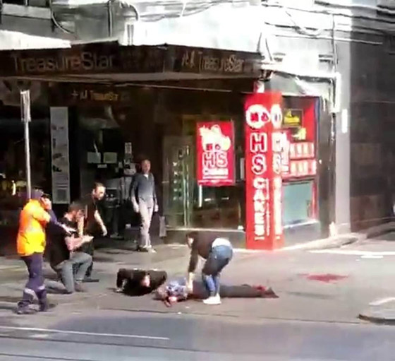 فيديو وصور: عملية طعن في ملبورن الأسترالية وسقوط قتيل وجرحى! صورة رقم 8