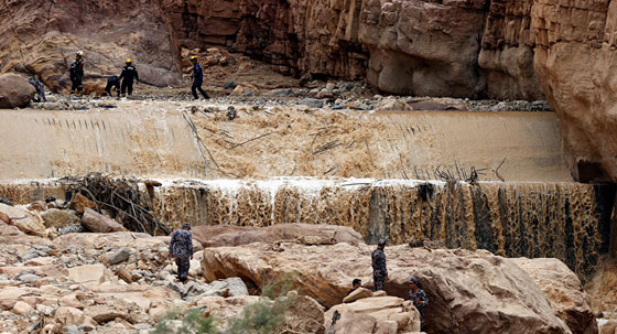 الكارثة تتجدد: ارتفاع عدد الضحايا وإجلاء الآلاف جراء السيول والأمطار في الأردن صورة رقم 3