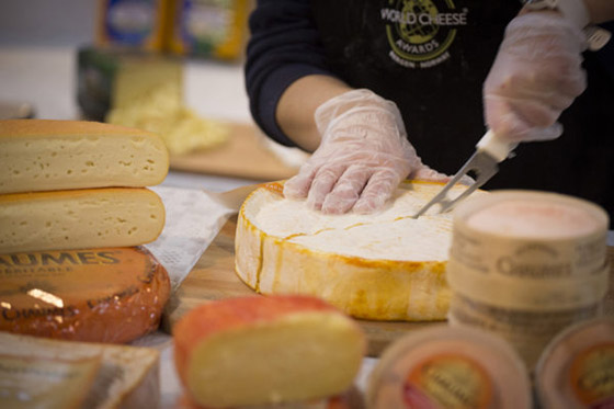 فيديو وصور: إليكم الجبن الأفضل الفائز بمسابقة أفضل نوع جبن في العالم صورة رقم 36
