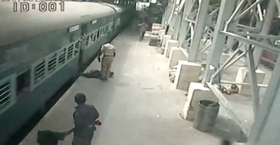 فيديو صادم: لحظة إنقاذ سيدة علقت بقطار متحرك صورة رقم 4