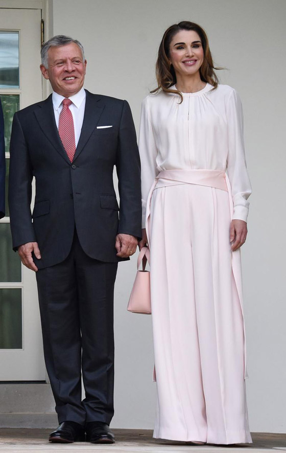 صور إطلالات الملكة رانيا بالأبيض في هذا العام صورة رقم 9