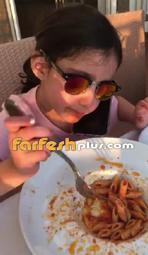 فيديو طريف: حفيدة الوليد بن طلال تتحدث بالهاتف اثناء تناولها الطعام صورة رقم 3