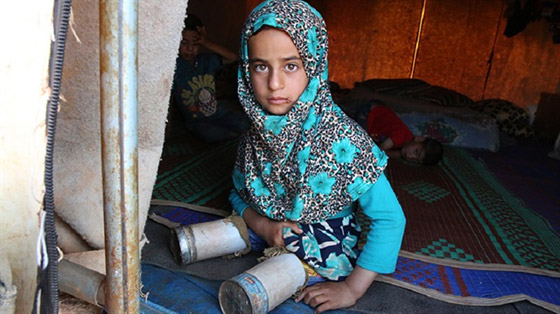 طفلة سورية تستبدل المعلبات الفارغة بأطراف اصطناعية.. اليكم قصتها صورة رقم 10