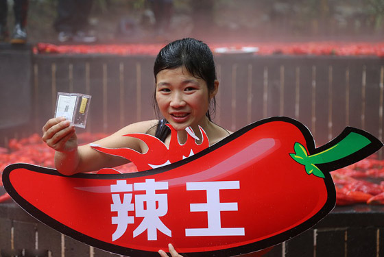 فيديو وصور: الصين تقيم مسابقة تناول الفلفل الحار لمحاربة الطقس البارد صورة رقم 7