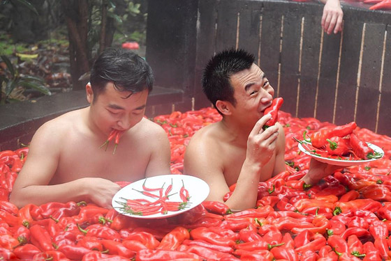 فيديو وصور: الصين تقيم مسابقة تناول الفلفل الحار لمحاربة الطقس البارد صورة رقم 8