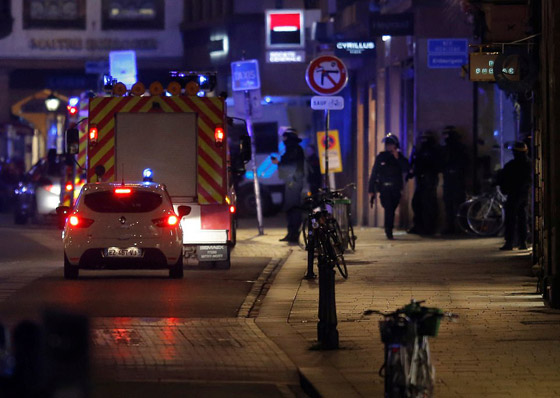 فرنسا: مقتل 3 وإصابة 12 شخصا في عملية إطلاق نار في سوق عيد الميلاد صورة رقم 25