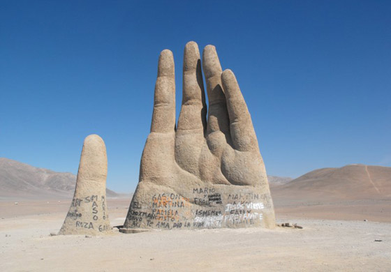 ما قصة (يد الصحراء) العملاقة التي تخرج من رمال صحراء أتاكاما؟ صورة رقم 7