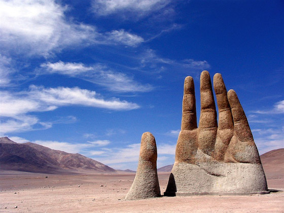 ما قصة (يد الصحراء) العملاقة التي تخرج من رمال صحراء أتاكاما؟ صورة رقم 4