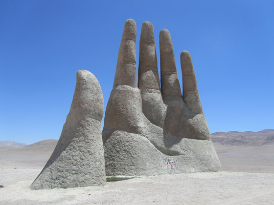 ما قصة (يد الصحراء) العملاقة التي تخرج من رمال صحراء أتاكاما؟ صورة رقم 8