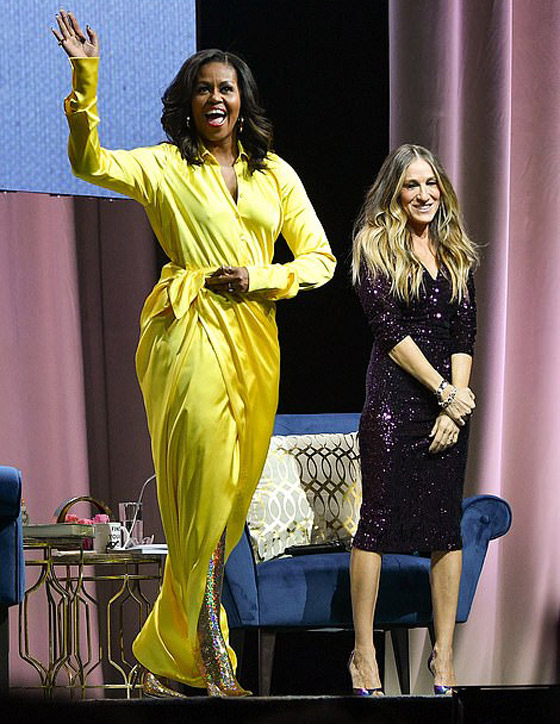 بالصور.. إطلالة جريئة لميشيل أوباما بثوب حريري أصفر تلفت الأنظار صورة رقم 12