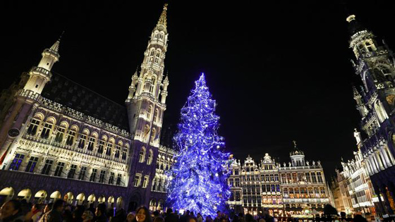  احتفالات أعياد الميلاد المجيد: صور مدن أوروبية تتزين بالأضواء الملونة المتلألئة  صورة رقم 6