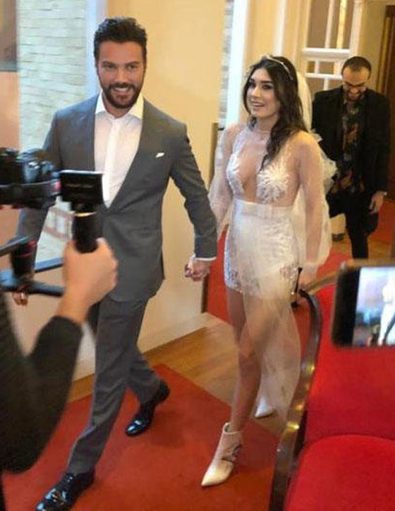 فيديو وصور: فستان زفاف ممثلة تركية يثير ضجة وغضب لجرأته! صورة رقم 1
