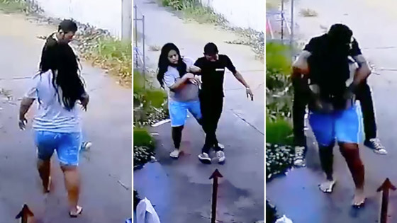 امرأة تحمل زوجها المخمور على ظهرها كالأطفال لتدخله للمنزل! فيديو صورة رقم 1