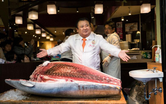 بالفيديو والصور.. بيع سمكة تونة بـ3 ملايين دولار في اليابان صورة رقم 4