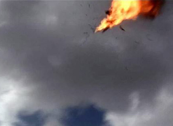 مقتل 6 جنود وإصابة قياديين في هجوم على العرض العسكري في لحج! فيديو صورة رقم 6
