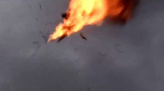 مقتل 6 جنود وإصابة قياديين في هجوم على العرض العسكري في لحج! فيديو صورة رقم 1