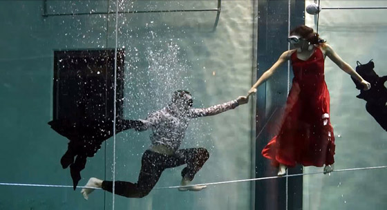 ثنائي يدخلان موسوعة غينيس لأطول رقصة تحت الماء بدون أكسجين! فيديو صورة رقم 3