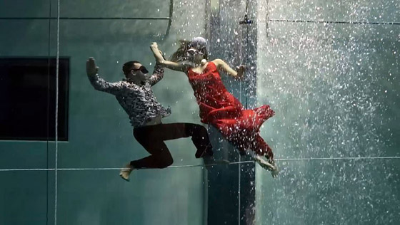 ثنائي يدخلان موسوعة غينيس لأطول رقصة تحت الماء بدون أكسجين! فيديو صورة رقم 4