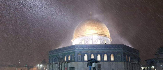  فيديو وصور تأسر قلوب المسلمين: أمطار وثلوج فوق قبة الصخرة بالقدس  صورة رقم 2