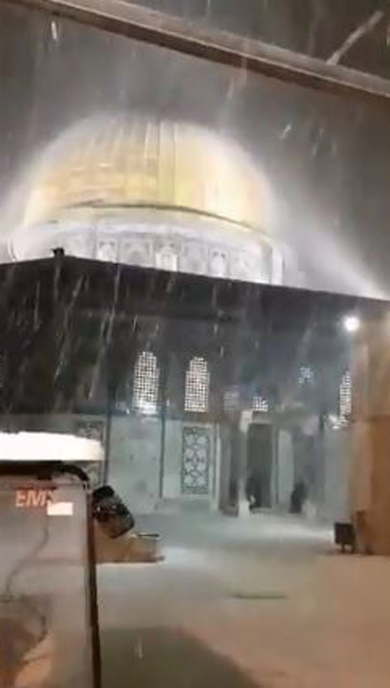  فيديو وصور تأسر قلوب المسلمين: أمطار وثلوج فوق قبة الصخرة بالقدس  صورة رقم 3