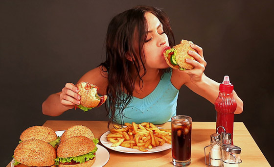إحذروا تناول الطعام بسرعة.. قد يسبب الضرر بصحتكم صورة رقم 1