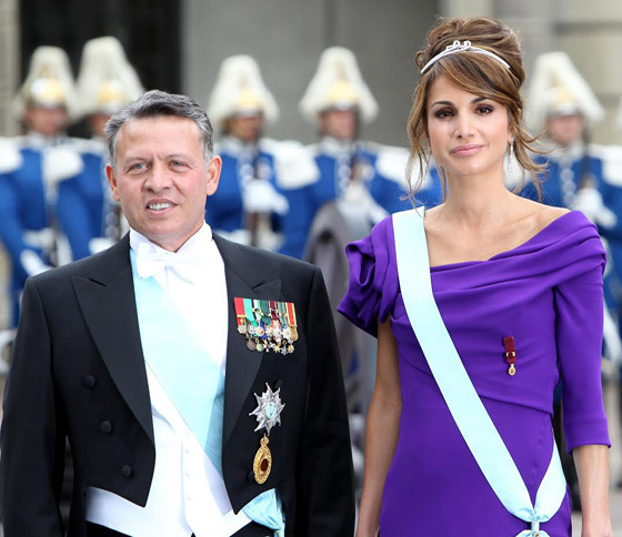 الملكة رانيا تحتفل بعيد ميلادها الخمسين بإطلالة مميزة بالأبيض.. صور صورة رقم 24