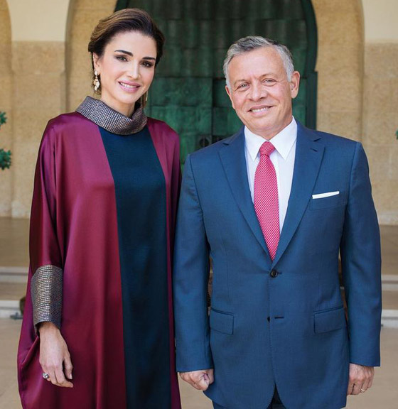 الملكة رانيا تحتفل بعيد ميلادها الخمسين بإطلالة مميزة بالأبيض.. صور صورة رقم 26