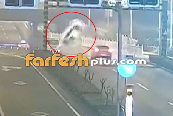 السيارة طارت كالصاروخ.. الكاميرات ترصد حادثا صادما في الصين - فيديو صورة رقم 2