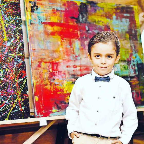 طفل معجزة (6 أعوام) يبهر عشاق الفن ويبيع اللوحة بـ1000 يورو صورة رقم 4