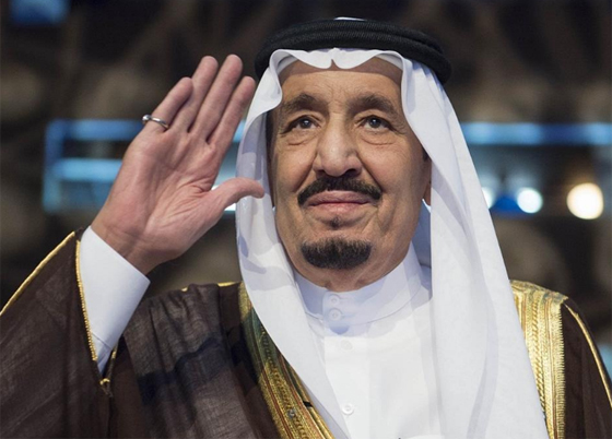  بالفيديو: خادم الحرمين الشريفين الملك سلمان يؤدى رقصة العرضة السعودية صورة رقم 6