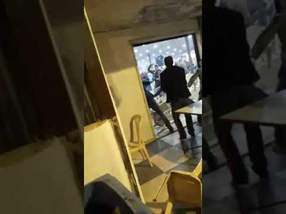 فيديو صادم: حفل خطوبة في لبنان ينقلب الى مشاجره عنيفة  وتكسير جماعي بالكراسي والطاولات! صورة رقم 3