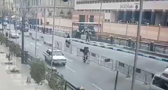 فيديو يظهر لحظة تفجير ارهابي نفسه بوسط القاهرة صورة رقم 3