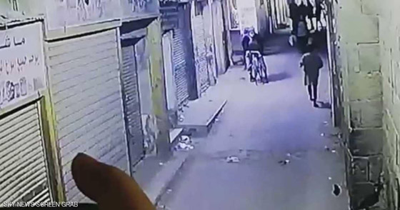 فيديو يظهر لحظة تفجير ارهابي نفسه بوسط القاهرة صورة رقم 4