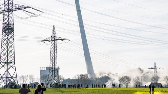 بالصور: تفجير محطة توليد طاقة ألمانية في عرض استثنائي مذهل! صورة رقم 5