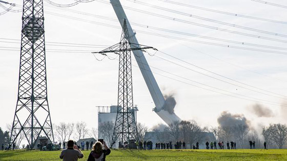 بالصور: تفجير محطة توليد طاقة ألمانية في عرض استثنائي مذهل! صورة رقم 6