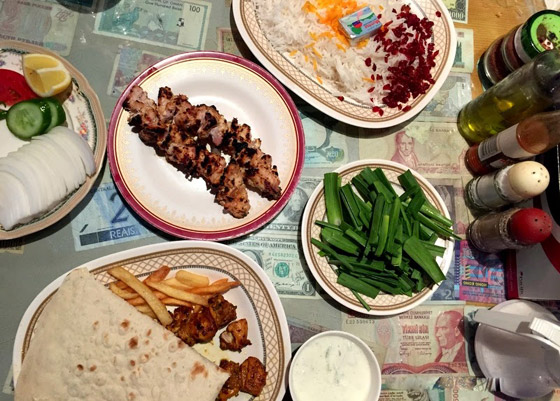 كيف سحر هذا المطعم الإيراني شديد التواضع بدبي المشاهير والعامة؟ صورة رقم 8