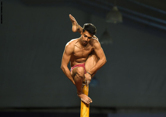 بالفيديو والصور.. الهند تستضيف أول بطولة لرياضة اليوغا على العمود صورة رقم 3