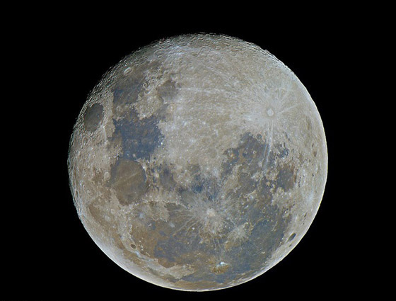 صور مذهلة للقمر بشكل لم تشاهده من قبل صورة رقم 1
