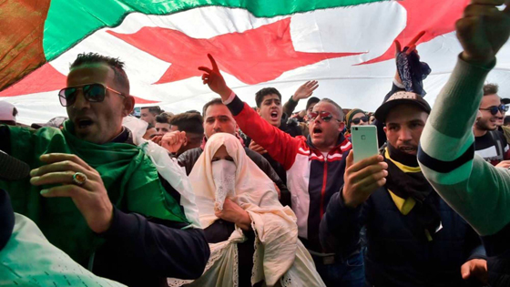 فيديو يثير الغموض حول موقف الرئيس الجزائري..  أين بوتفليقة؟ صورة رقم 9
