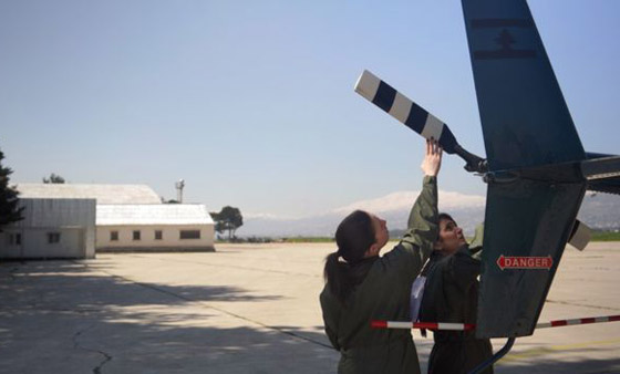 بالفيديو والصور: نساء في سلاح الجو اللبناني كقائدات طائرات صورة رقم 3