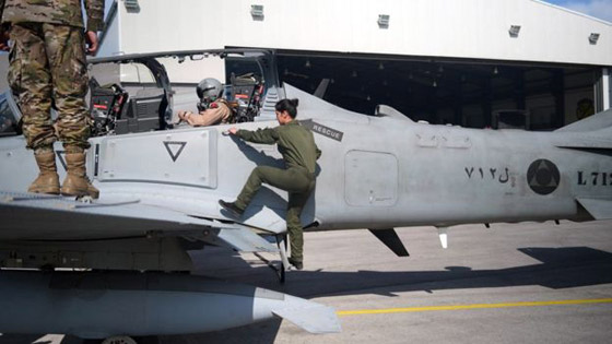 بالفيديو والصور: نساء في سلاح الجو اللبناني كقائدات طائرات صورة رقم 6