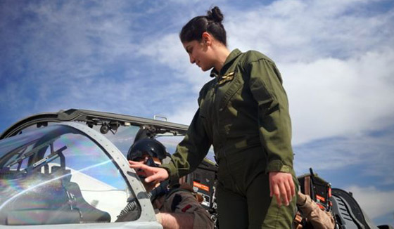 بالفيديو والصور: نساء في سلاح الجو اللبناني كقائدات طائرات صورة رقم 7
