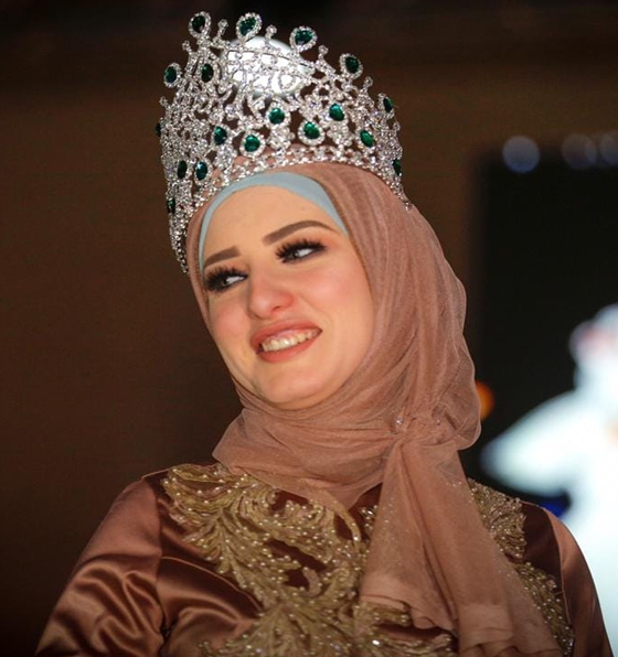 بالفيديو والصور صحفية مصرية تفوز بتاج ملكة جمال المحجبات صورة رقم 12