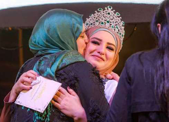 بالفيديو والصور صحفية مصرية تفوز بتاج ملكة جمال المحجبات صورة رقم 15