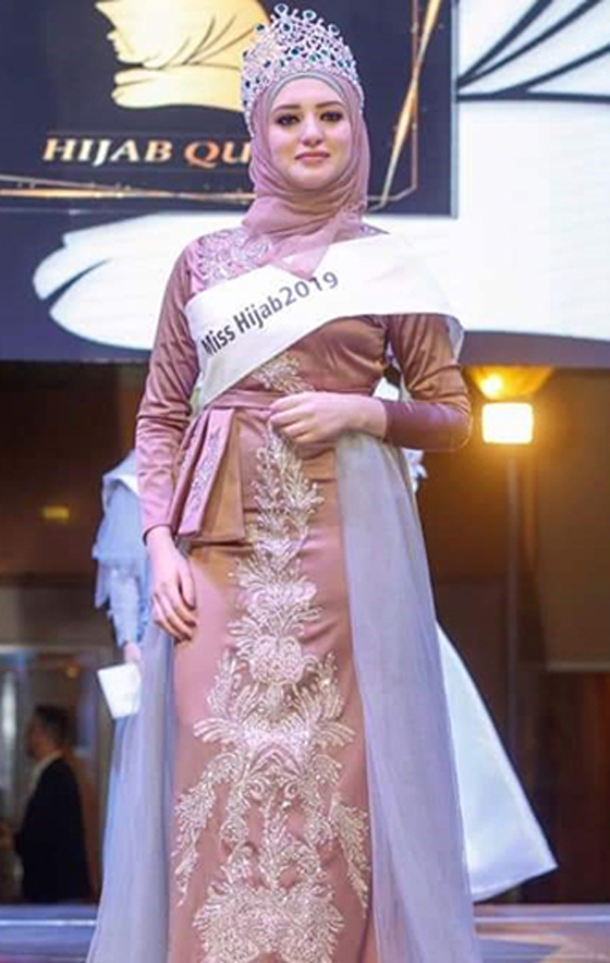 بالفيديو والصور صحفية مصرية تفوز بتاج ملكة جمال المحجبات صورة رقم 16