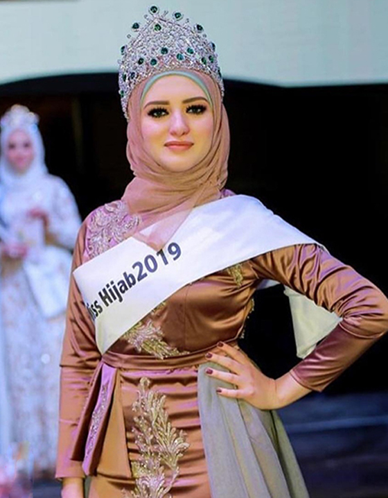 بالفيديو والصور صحفية مصرية تفوز بتاج ملكة جمال المحجبات صورة رقم 18